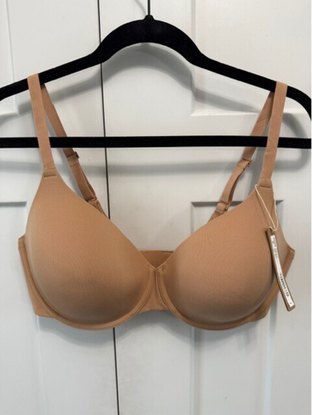 NWT SKIMS T-Shirt bra fits everybody lightly lined underwire & soft size 38D